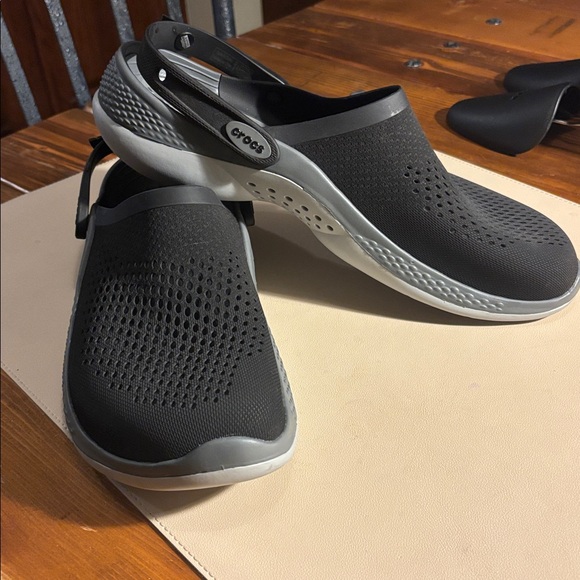 CROCS Lite Ride Men's Black Clog with Gray Trim - Picture 3 of 9